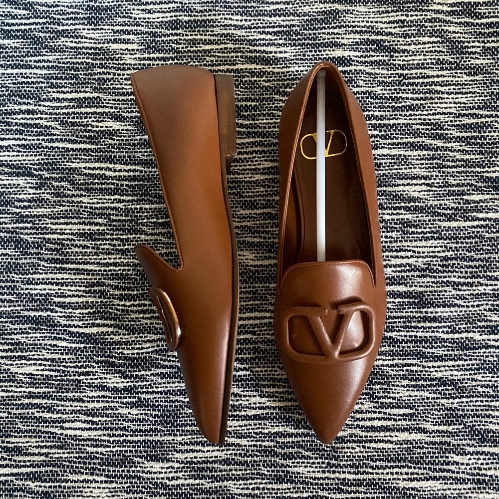 ⭐️ SALE ⭐️ NIB VALENTINO VLogo Loafer ( AUTHENTIC)